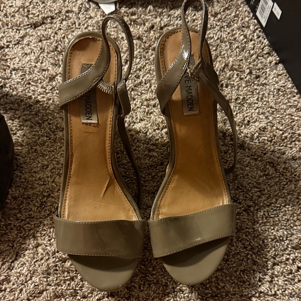 Steve Madden Women's Olive Sandals